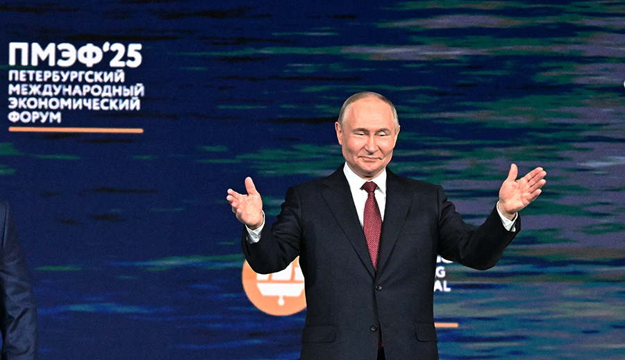 8949425 20.06.2025 20 июня 2025. Президент РФ Владимир Путин на пленарное заседании XXVIII Петербургского международного экономического форума. Сергей Бобылев / РИА Новости